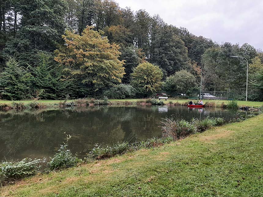 Foto zeigt den Römer Weiher in Rom bei Morsbach